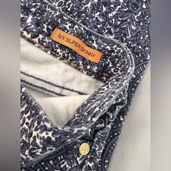 Tory Burch Ivory Super Skinny Low Rise Jeans Sz 27 Purple Floral - Picture 9 of 12